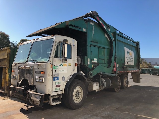 2008 Peterbilt 320 Waste Collection Truck