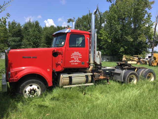 2004 Western Star 4900EX T/A Day Cab Truck Tractor