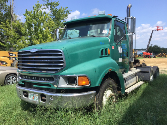2004 Sterling LT9500 T/A Day Cab Truck Tractor