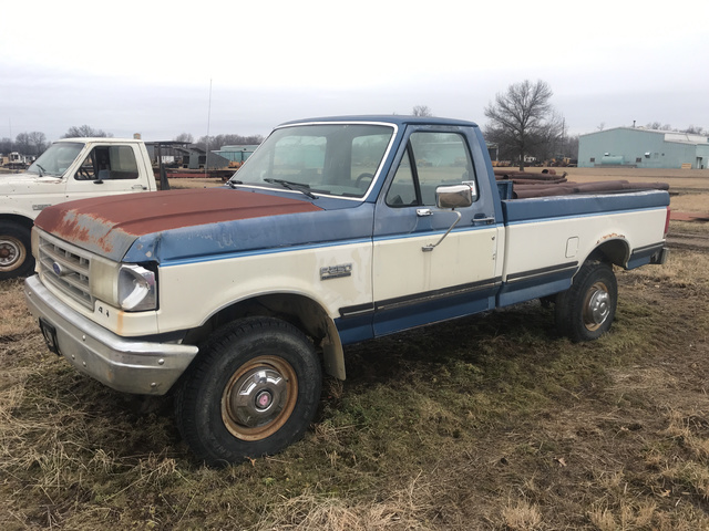 1989 Ford F-250 Custom 4x4 Pickup