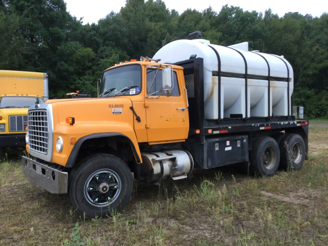 1986 Ford L8000 T/A Water Truck