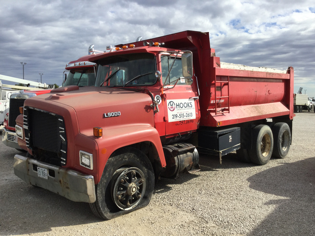 1988 Ford LT8000 T/A Dump Truck 1988 Ford LT8000 T/A Dump Truck