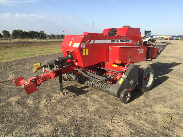 2017 Massey Ferguson MF1840 Square Baler 2017 Massey Ferguson MF1840 Square Baler