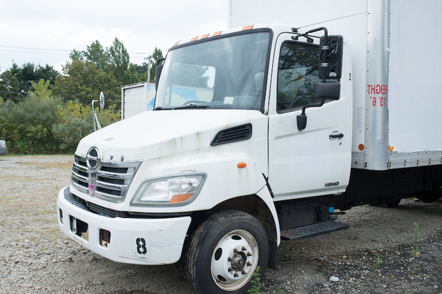 2010 Hino 185 Cargo Truck