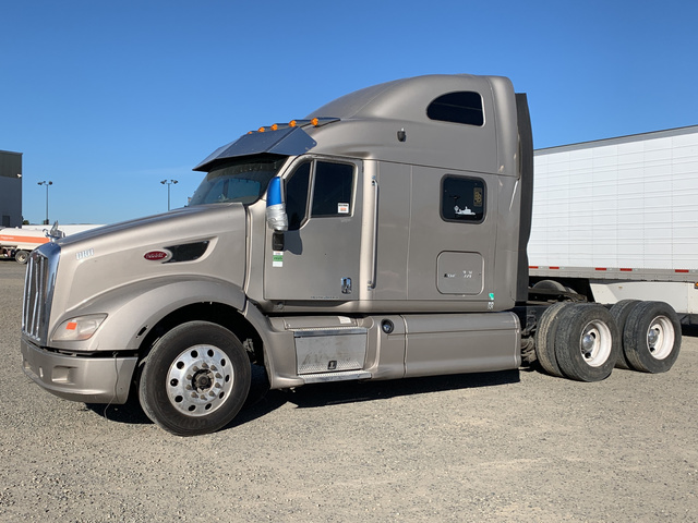 2012 Peterbilt 587 T/A Sleeper Truck Tractor