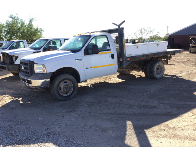 2005 Ford F-350 Super Duty 4x4 Flatbed Truck 2005 Ford F-350 Super Duty 4x4 Flatbed Truck