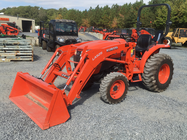 Kubota L3301D 4WD Tractor