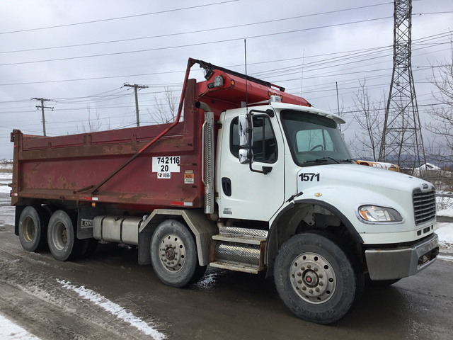 2009 Freightliner FM2106 Tri/A Dump Truck 2009 Freightliner FM2106 Tri/A Dump Truck