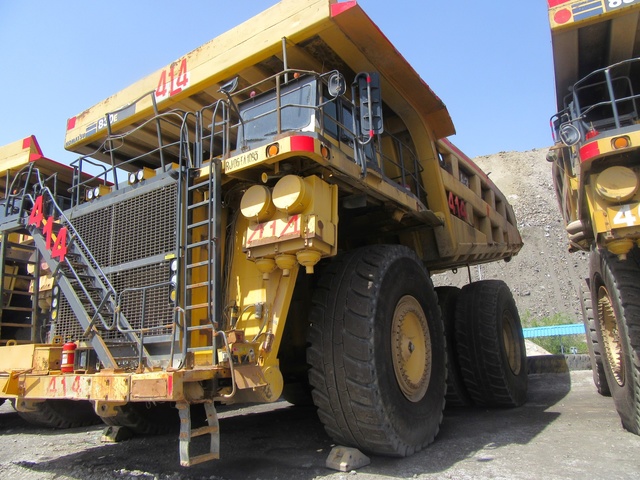 2010 Komatsu 830E-1AC Off-Road End Dump Truck 2010 Komatsu 830E-1AC Off-Road End Dump Truck