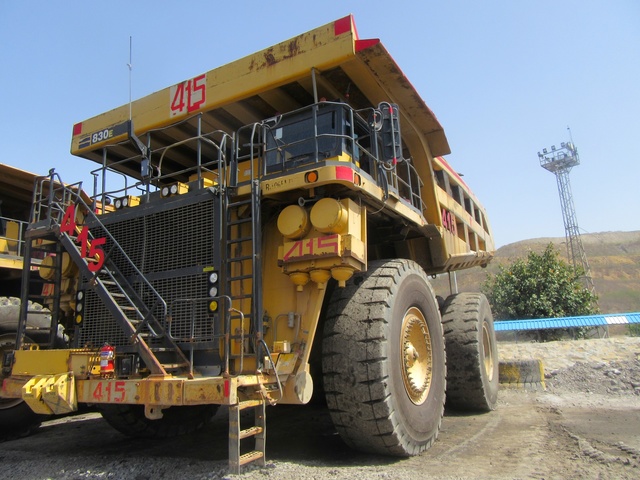 2010 Komatsu 830E-1AC Off-Road End Dump Truck 2010 Komatsu 830E-1AC Off-Road End Dump Truck