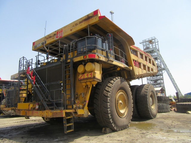 2010 Komatsu 830E-1AC Off-Road End Dump Truck 2010 Komatsu 830E-1AC Off-Road End Dump Truck