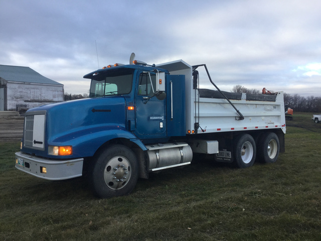 1995 International 9200i T/A Dump Truck 1995 International 9200i T/A Dump Truck