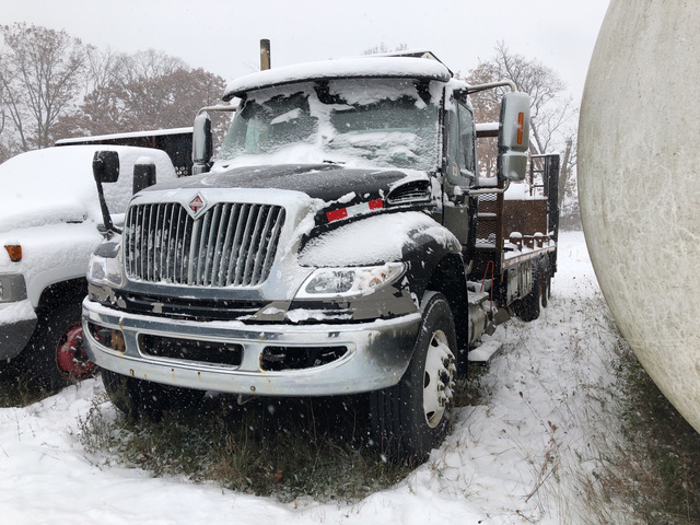 2009 International 4400 T/A Flatbed Truck 2009 International 4400 T/A Flatbed Truck