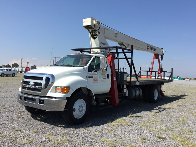 Terex BT3670 Straight Boom on 2007 Ford F-750 XL Super Duty S/A Truck