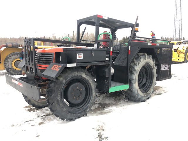 2006 (unverified) Kubota M9000 DT1 4WD Tractor
