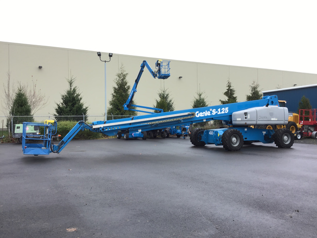 2010 Genie S-125 4WD Diesel Telescopic Boom Lift