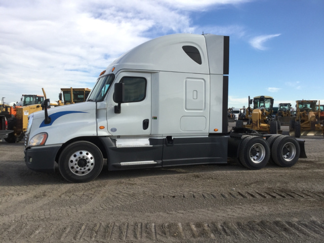 2015 Freightliner Cascadia 125 T/A Sleeper Truck Tractor 2015 Freightliner Cascadia 125 T/A Sleeper Truck Tractor