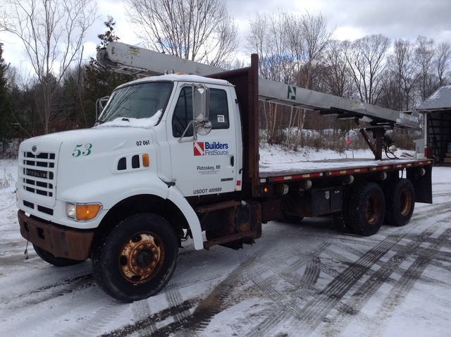 2001 Sterling LT7500 Flatbed Truck w/Conveyor 2001 Sterling LT7500 Flatbed Truck w/Conveyor