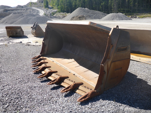 Brandt Wheel Loader Bucket - Fits John Deere 844K