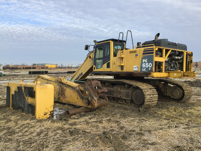 2011 Komatsu PC650LC-8E0 Track Excavator 2011 Komatsu PC650LC-8E0 Track Excavator