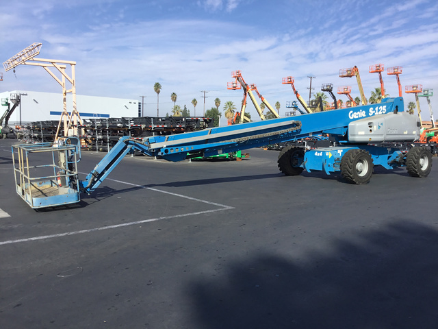 2006 Genie S-125 4WD Diesel Telescopic Boom Lift