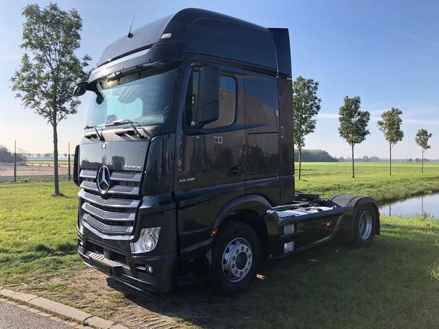 2018 Mercedes-Benz Actros 1848 LS GigaSpace Retarder S/A Sleeper Truck Tractor 2018 Mercedes-Benz Actros 1848 LS GigaSpace Retarder S/A Sleeper Truck Tractor