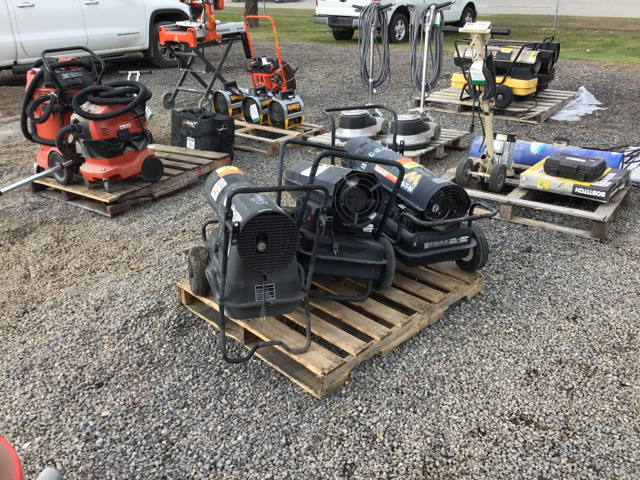 Lot of (3) Space Heaters Lot of (3) Space Heaters