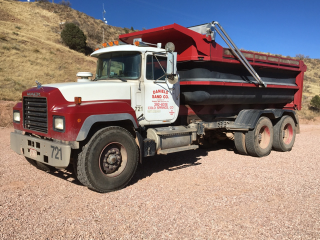 2001 Mack RD690S T/A Dump Truck