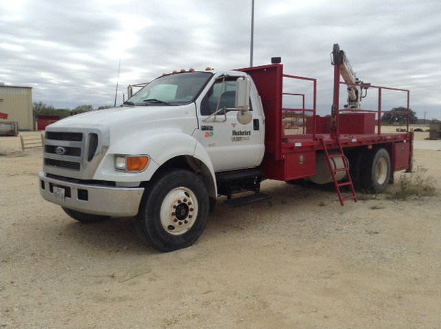 2006 Ford F-750 S/A Service Truck w/ Crane