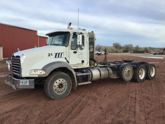 2013 Mack GU813 Tri/A Day Cab Truck Tractor 2013 Mack GU813 Tri/A Day Cab Truck Tractor