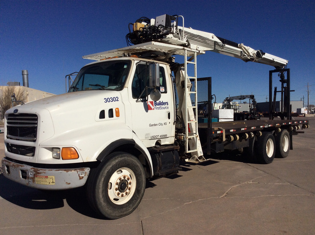 1998 Ford LT9513 T/A Articulating Boom Truck