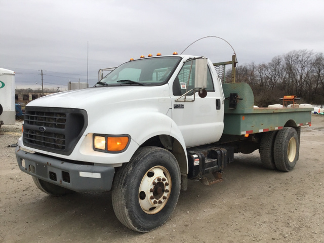2000 Ford F-750 XL Super Duty S/A Flatbed Water Truck 2000 Ford F-750 XL Super Duty S/A Flatbed Water Truck