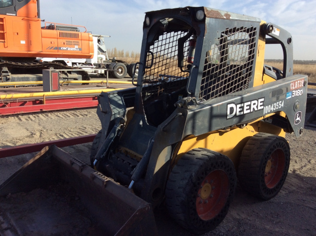 2011 John Deere 318D Skid-Steer Loader 2011 John Deere 318D Skid-Steer Loader
