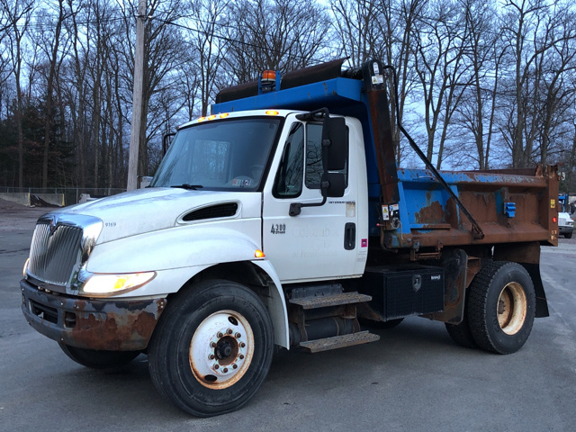 2005 International 4300 S/A Dump Truck