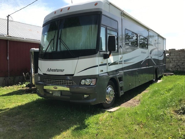 2006 Winnebago Adventurer S/A Class A Motor Home 2006 Winnebago Adventurer S/A Class A Motor Home