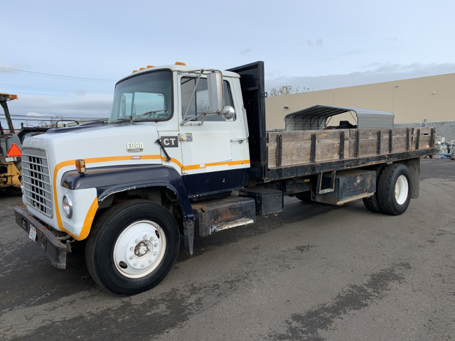 1981 Ford 700 Flatbed Dump Truck