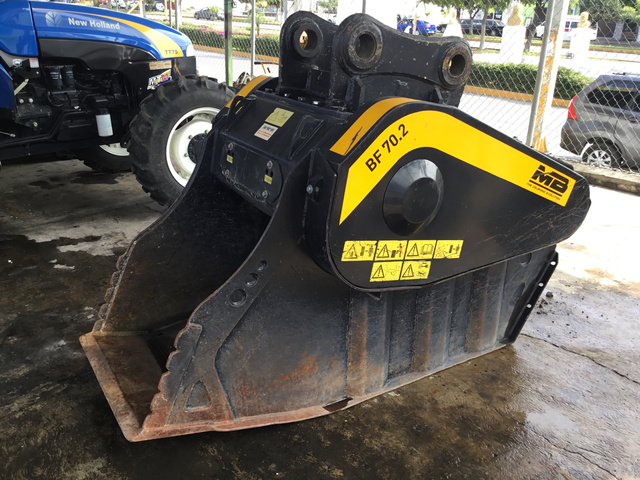 2014 MB BF 70.2 Excavator Crusher Bucket