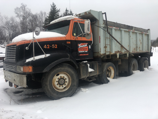 2001 International 2674 Tri/A Dump Truck 2001 International 2674 Tri/A Dump Truck