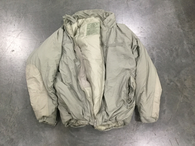 (12) Extreme Cold Weather Parkas (12) Extreme Cold Weather Parkas