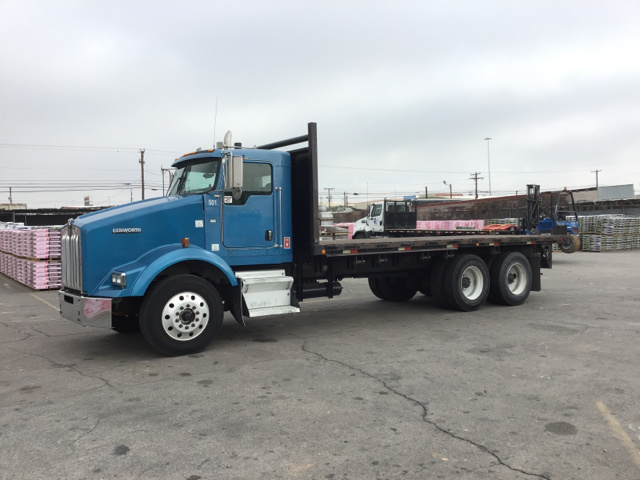 2005 Kenworth T800 T/A Flatbed Truck 2005 Kenworth T800 T/A Flatbed Truck