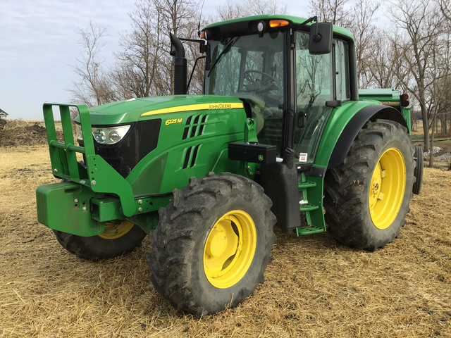 2013 John Deere 6125M 4WD Tractor