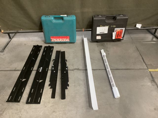 (4) Electric Light Fixtures, (4) Commercial Plates & Assorted Parts