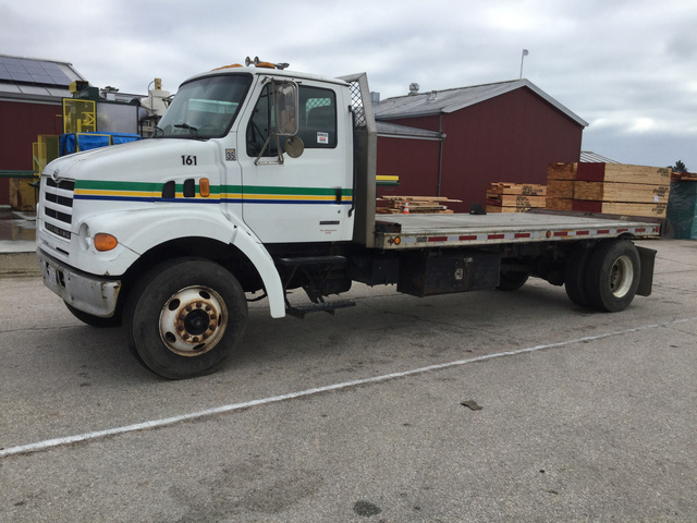 2000 Sterling L7500 S/A Flatbed Truck 2000 Sterling L7500 S/A Flatbed Truck