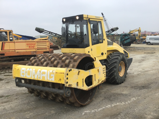 2005 Bomag BW213PDH-4 Vibratory Single Drum Compactor 2005 Bomag BW213PDH-4 Vibratory Single Drum Compactor