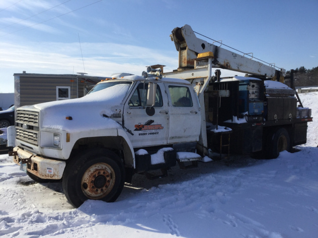 Ford F800 S/A Service Truck w/ Crane