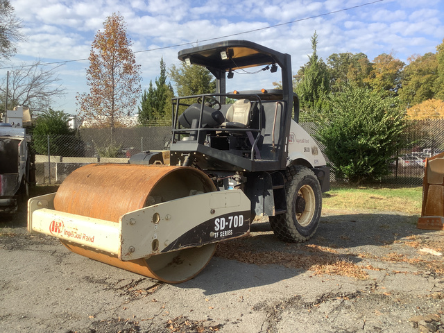 2007 Ingersoll-Rand SD-70D Vibratory Single Drum Compactor 2007 Ingersoll-Rand SD-70D Vibratory Single Drum Compactor