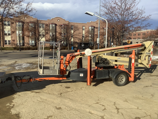 2005 (unverified) JLG T350 Towable Lift