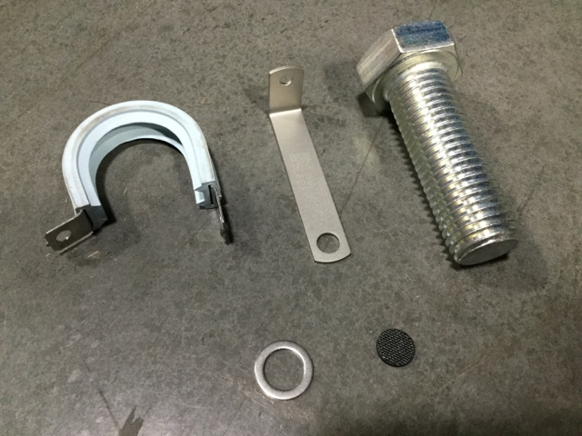 (16) Angle Brackets, (1,181) Flat Washers & Assorted Parts