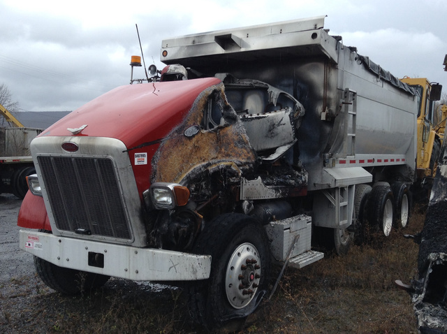 2003 Peterbilt 357 Tri/A Dump Truck 2003 Peterbilt 357 Tri/A Dump Truck
