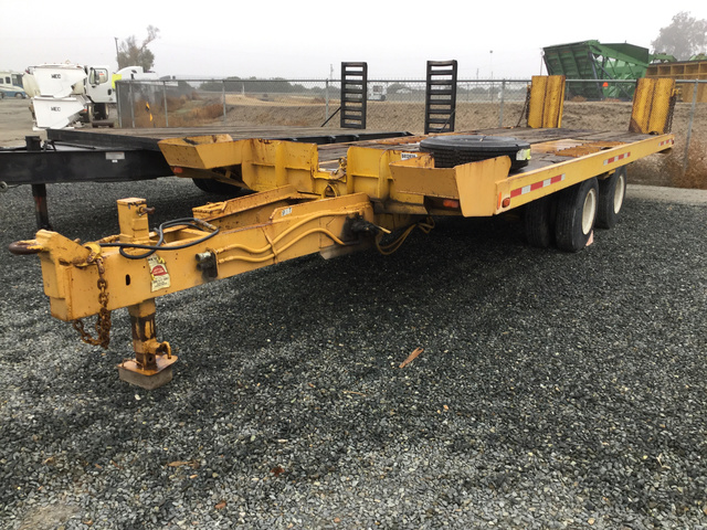 1971 (unverified) Fruehauf T/A Equipment Trailer 1971 (unverified) Fruehauf T/A Equipment Trailer